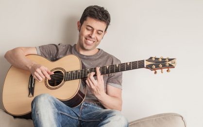 Aprende a tocar Guitarra HOY mismo | Curso de Guitarra GRATIS! img