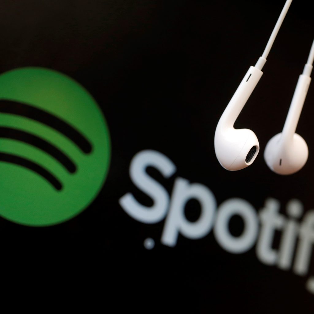 Logo de Spotify con auriculares